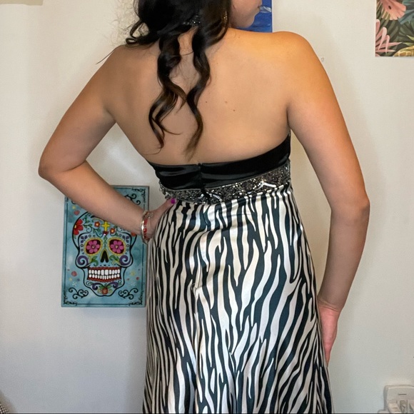 Formal Zebra print Dress 🦓 - Picture 5 of 5